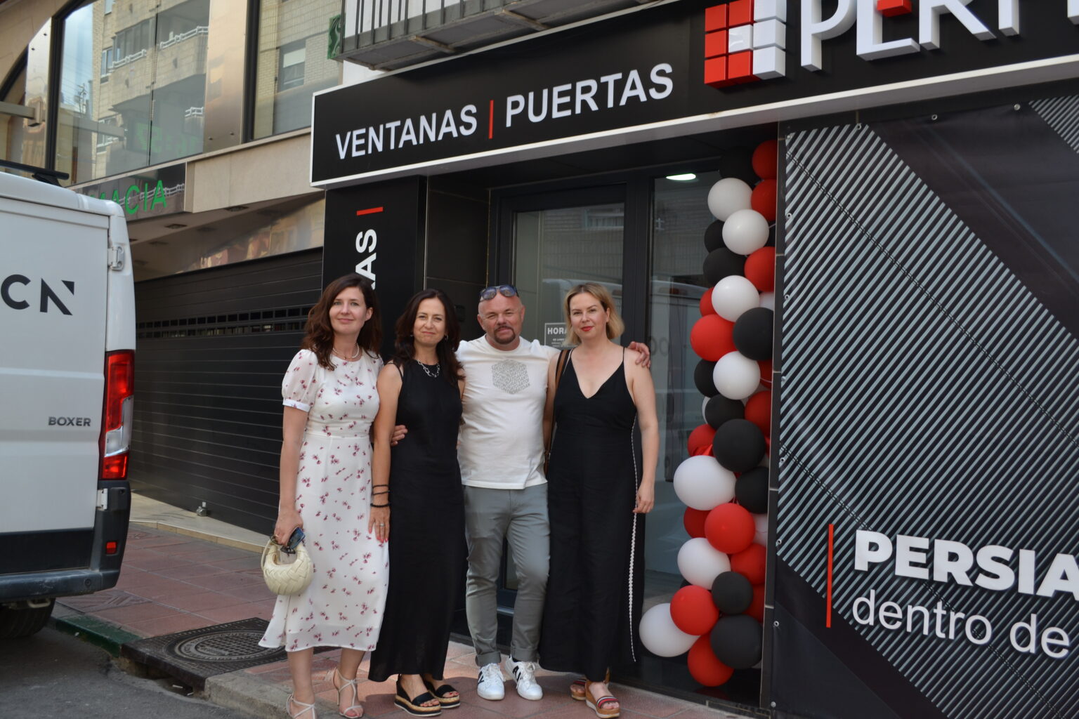Llevamos 5 años afinando cada detalle en la fabricación y venta de ventanas de PVC y aluminio, además de puertas de PVC y puertas de entrada.