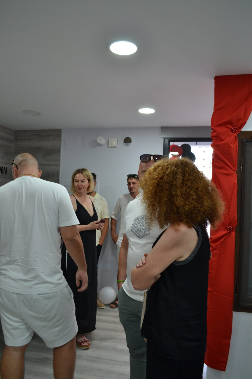 Llevamos 5 años afinando cada detalle en la fabricación y venta de ventanas de PVC y aluminio, además de puertas de PVC y puertas de entrada.